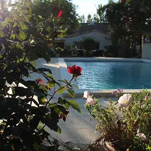 https://le-petit-mas-de-marie.fr-provencehotel.com